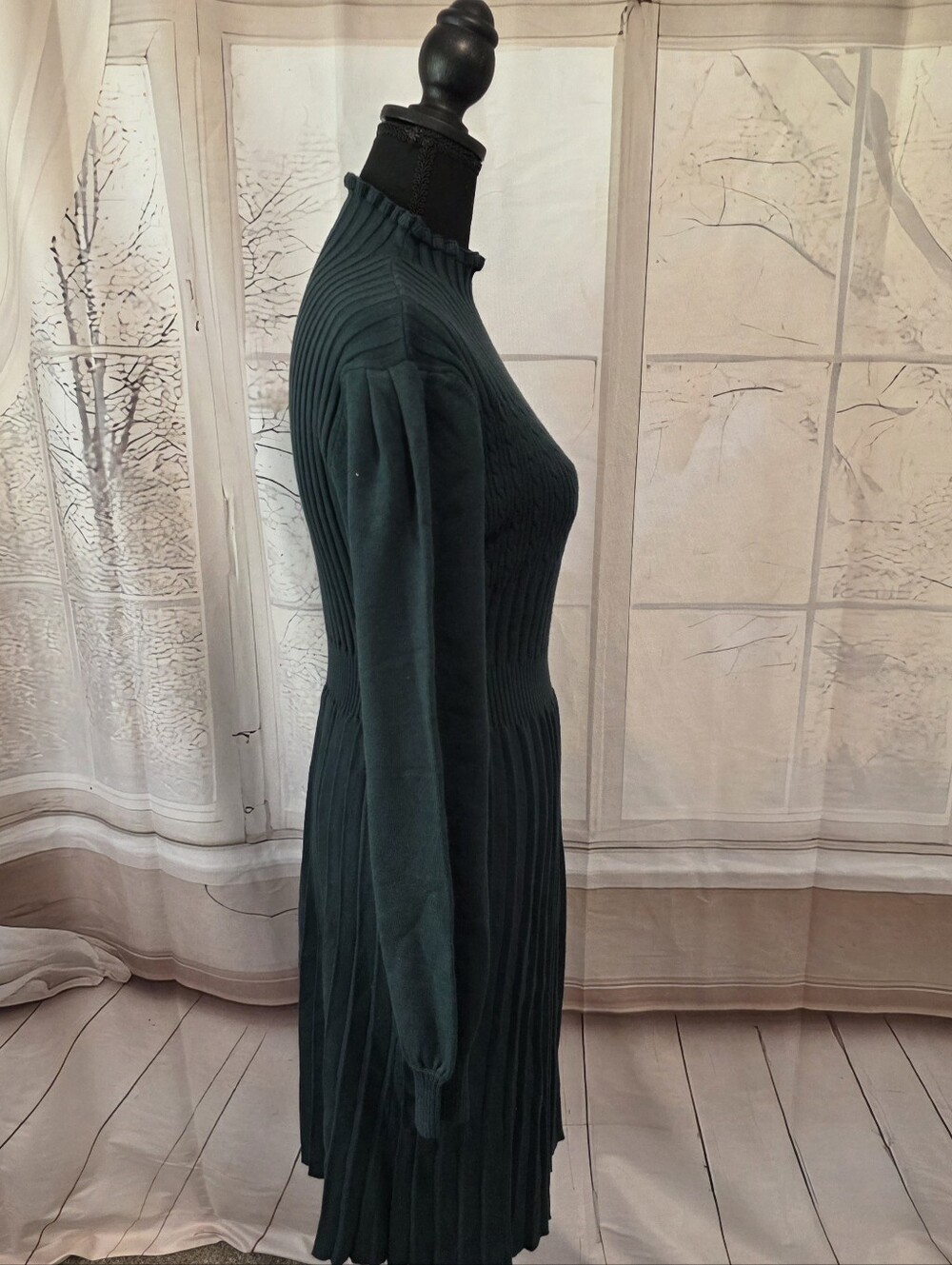 Ribbed Knit Long-Sleeve Dress in Deep Green - Picture 2 of 6